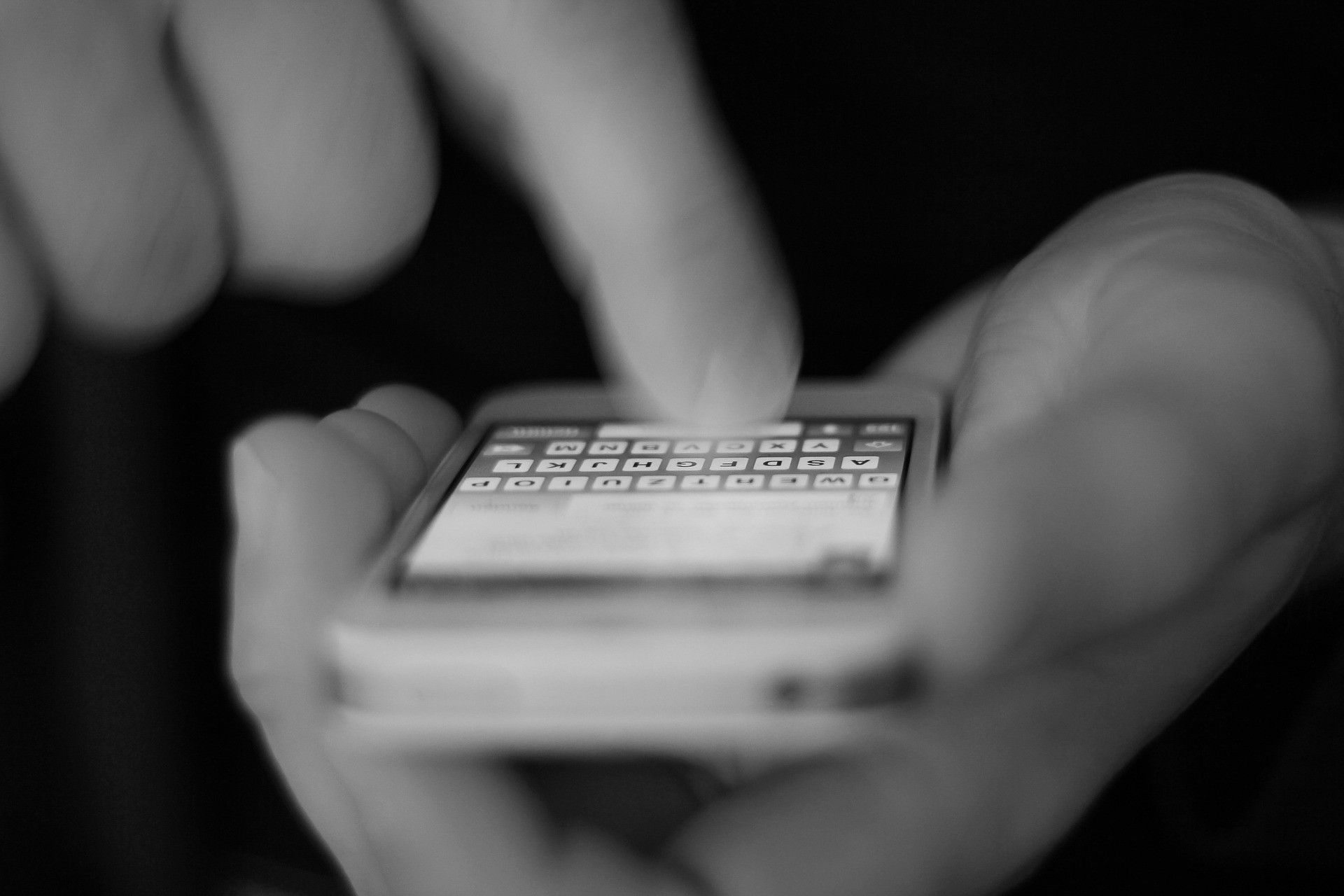 Uwaga na SMS-y od „Otomoto”. Oszuści naciągają ludzi na tysiące złotych