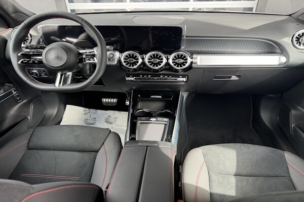 wnetrze mercedesa glb